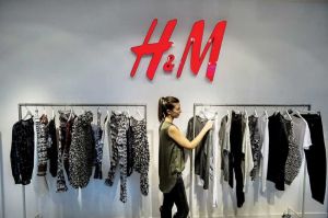 7-employee-arranges-a-clothes-rack