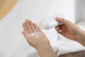 borotalco sugli specchi non lascia aloni